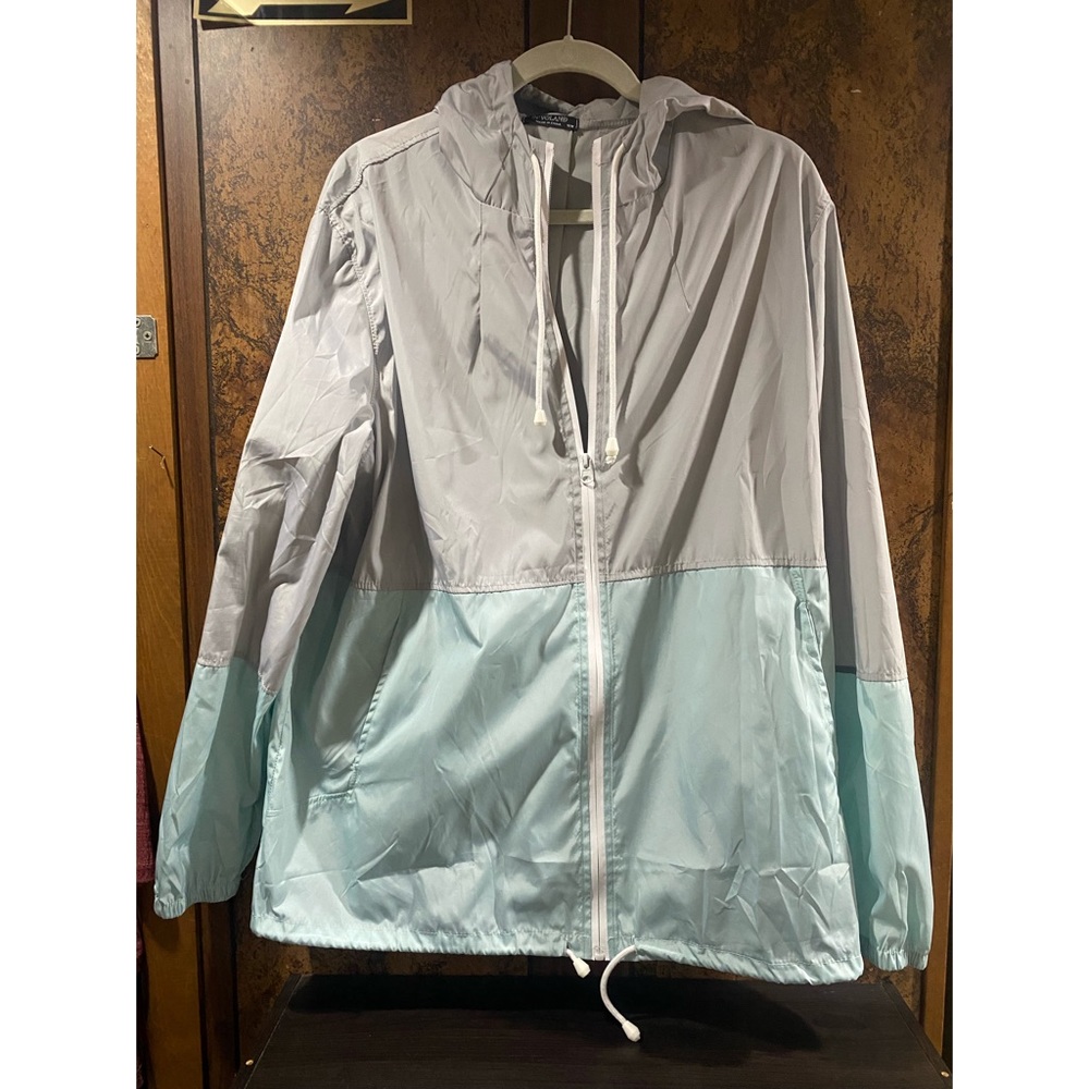 Lightweight rain jacket